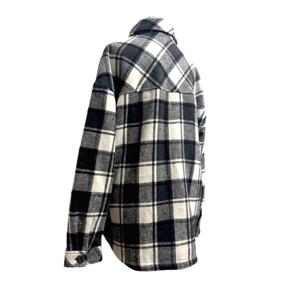 Garage Women’s Plaid Button-Up Coat. Size Large - Picture 10 of 14